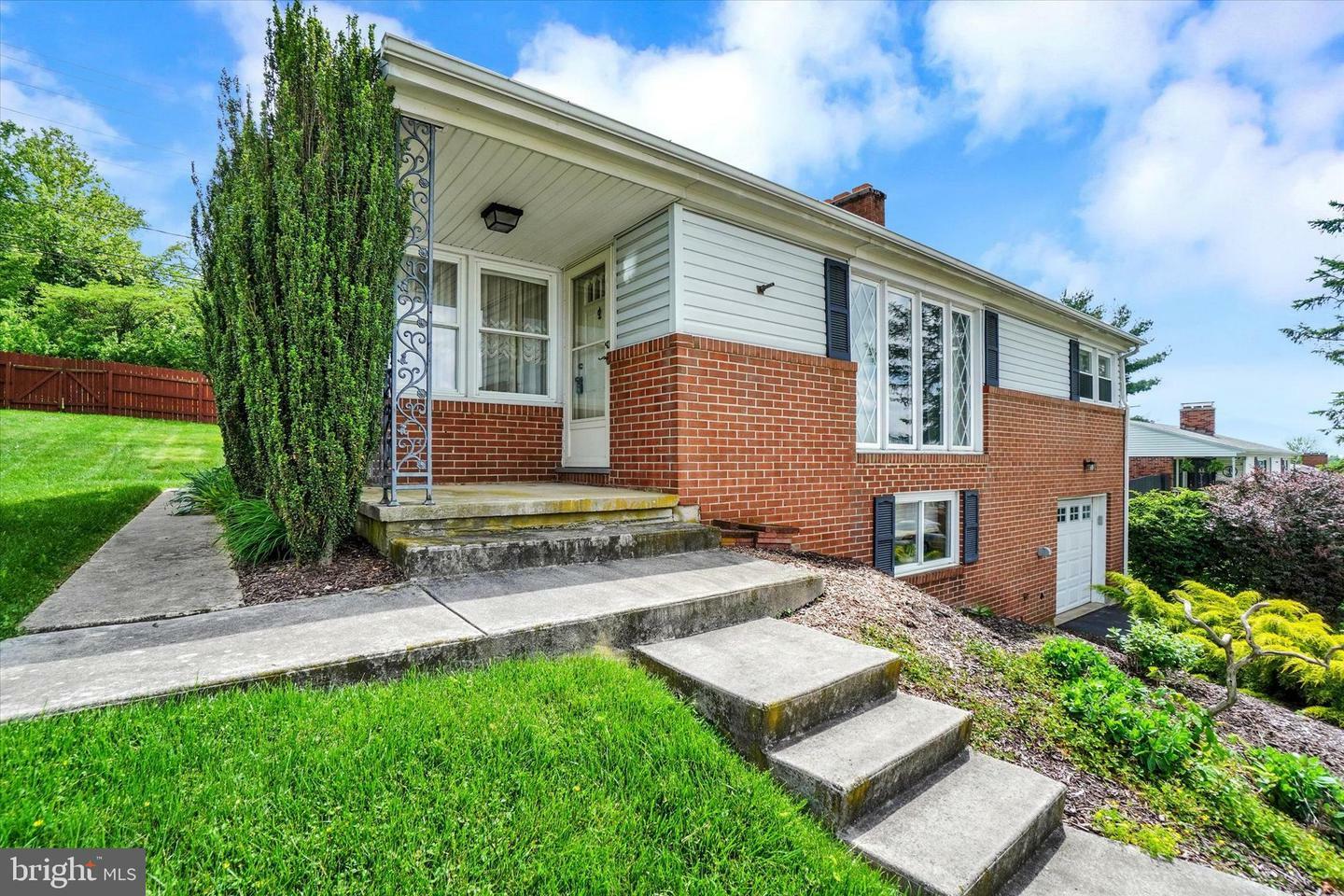 Property Photo: 2474 Eastwood Drive PA 17402