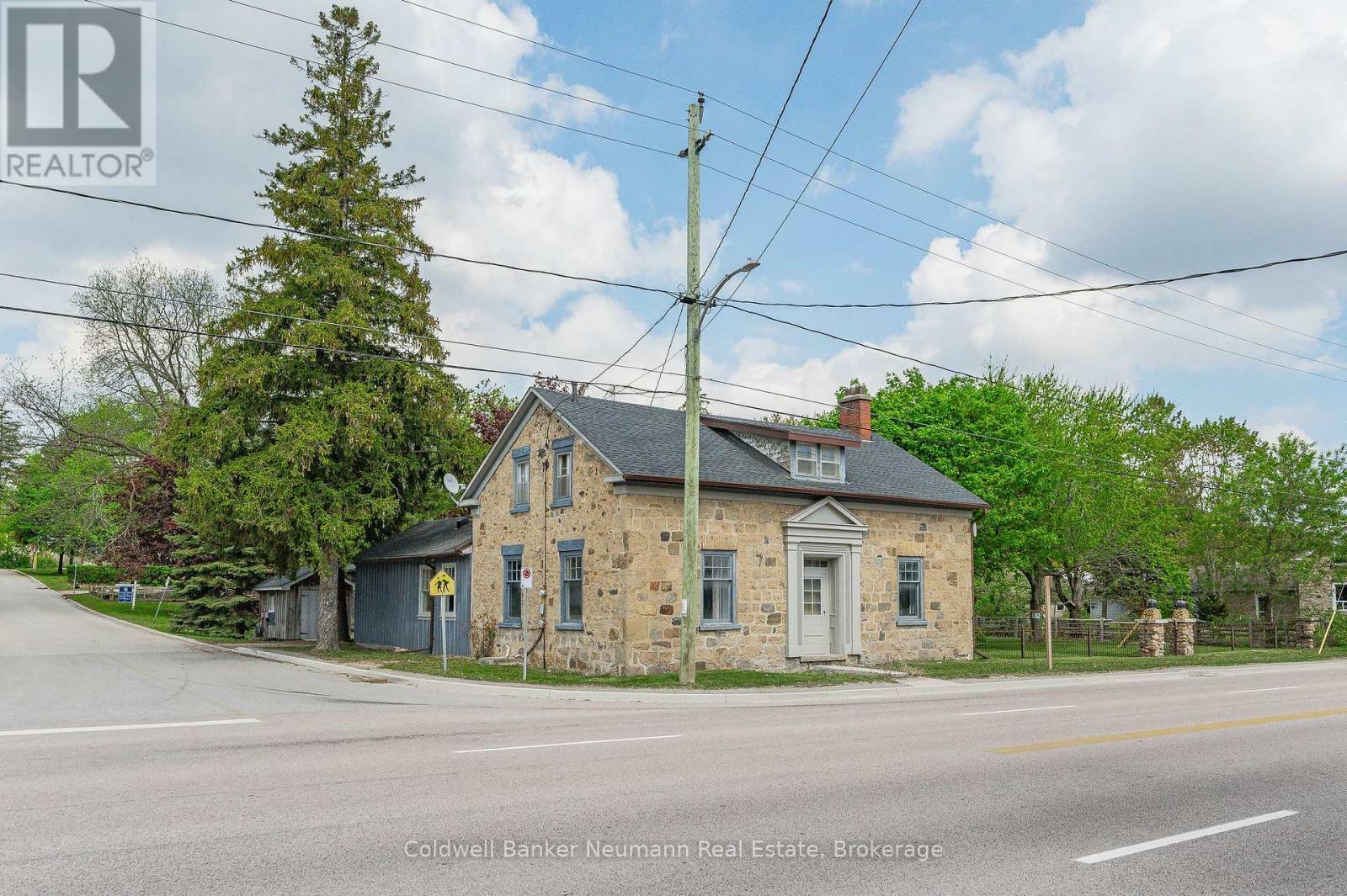 Property Photo: 52 Brock Road South ON N0B 2J0