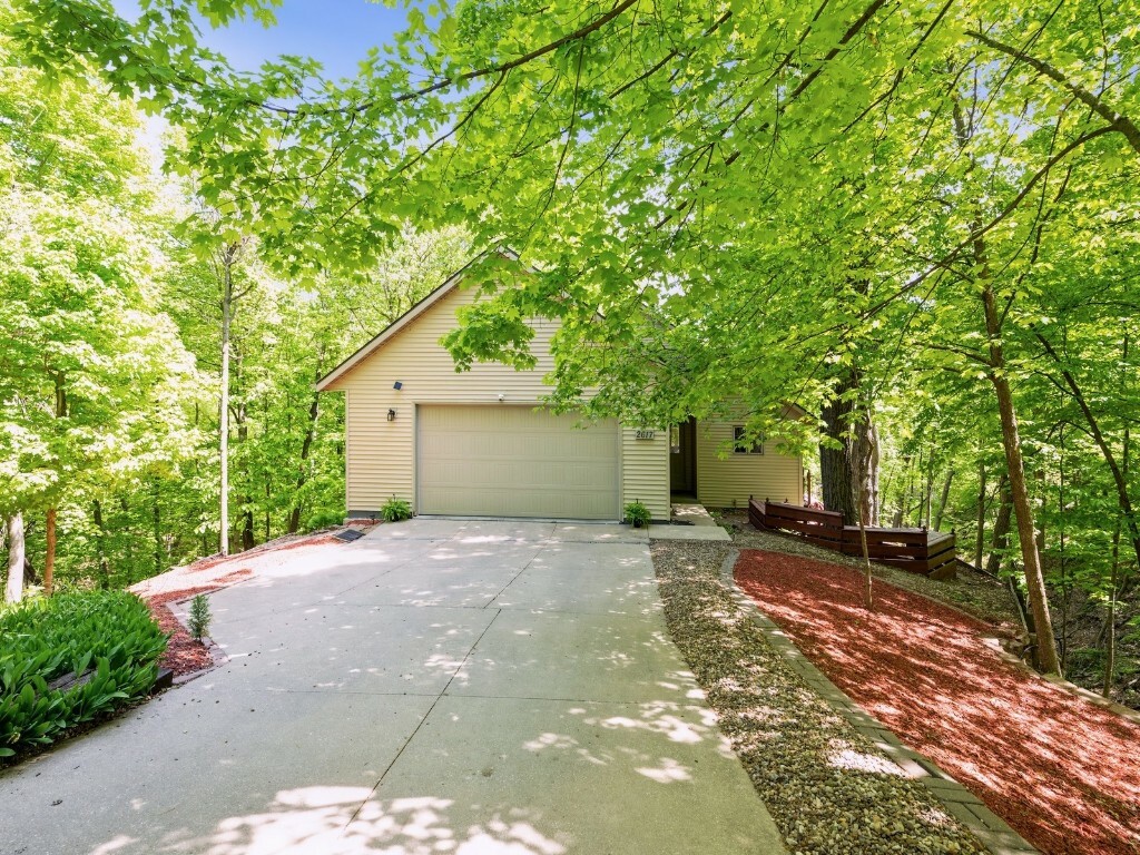 Property Photo: 2617 Rainier Court NE IA 52402