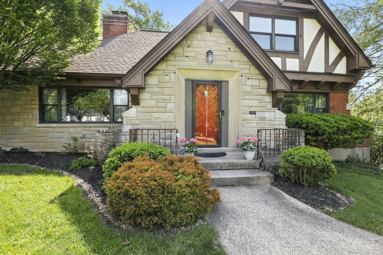 Property Photo: 2800 Dunaway Avenue OH 45211