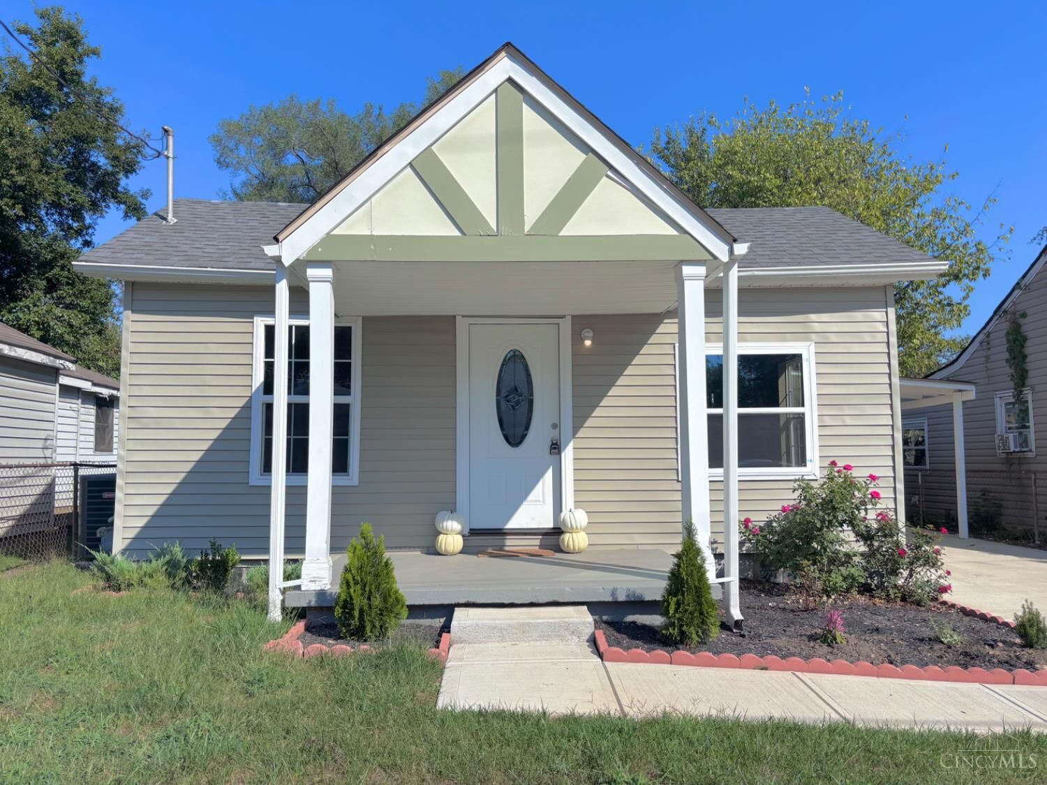 Property Photo: 1613 Sheridan Avenue OH 45044
