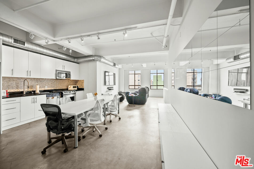 Property Photo: 849 S Broadway CA 90014