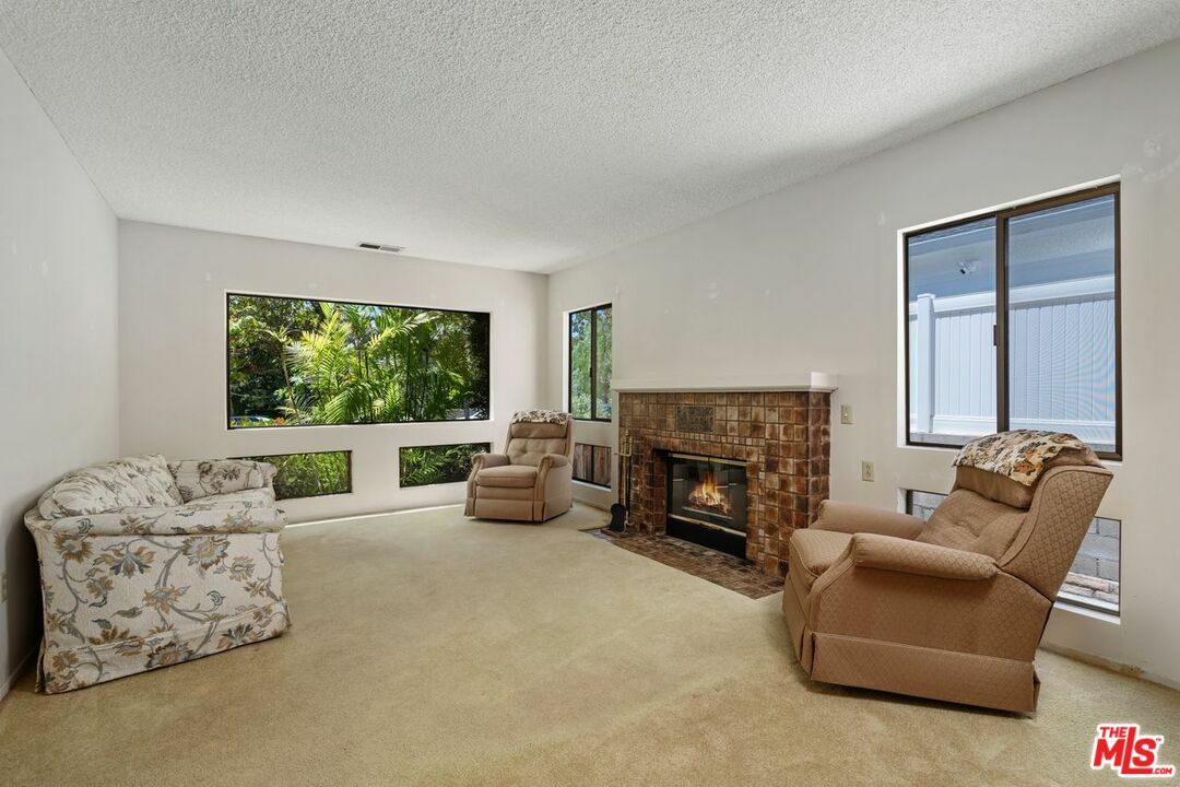 Property Photo: 627 17th St CA 90402