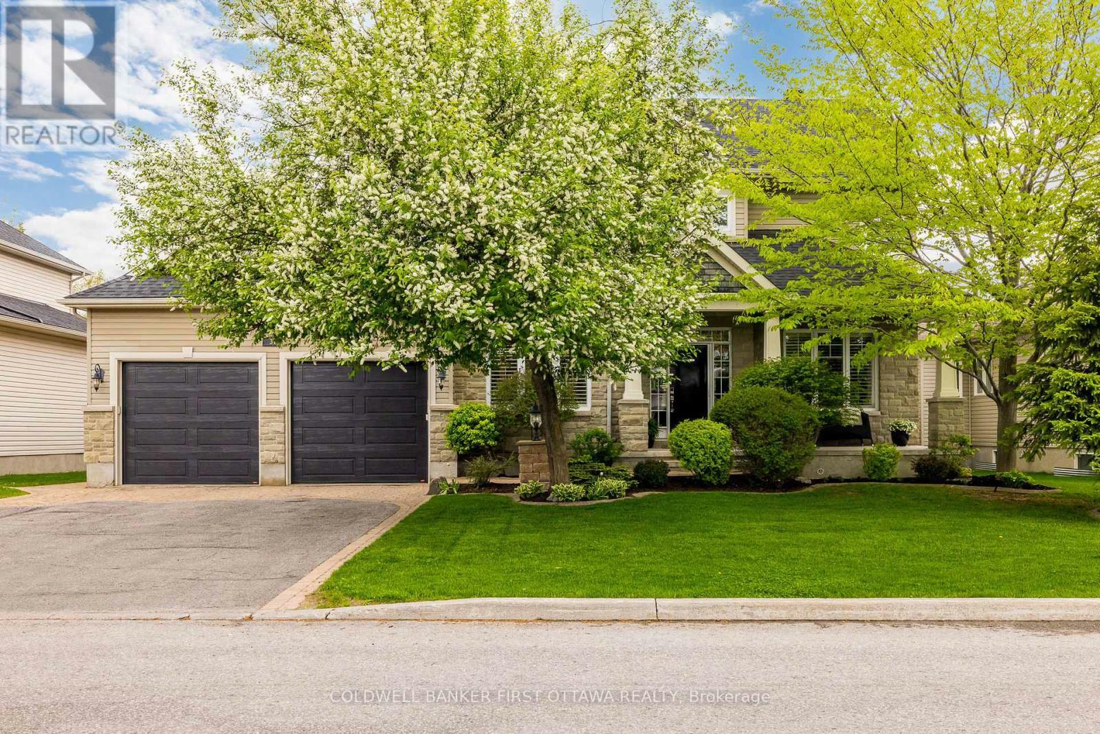 Property Photo: 31 Baywood Drive ON K2S 2G2