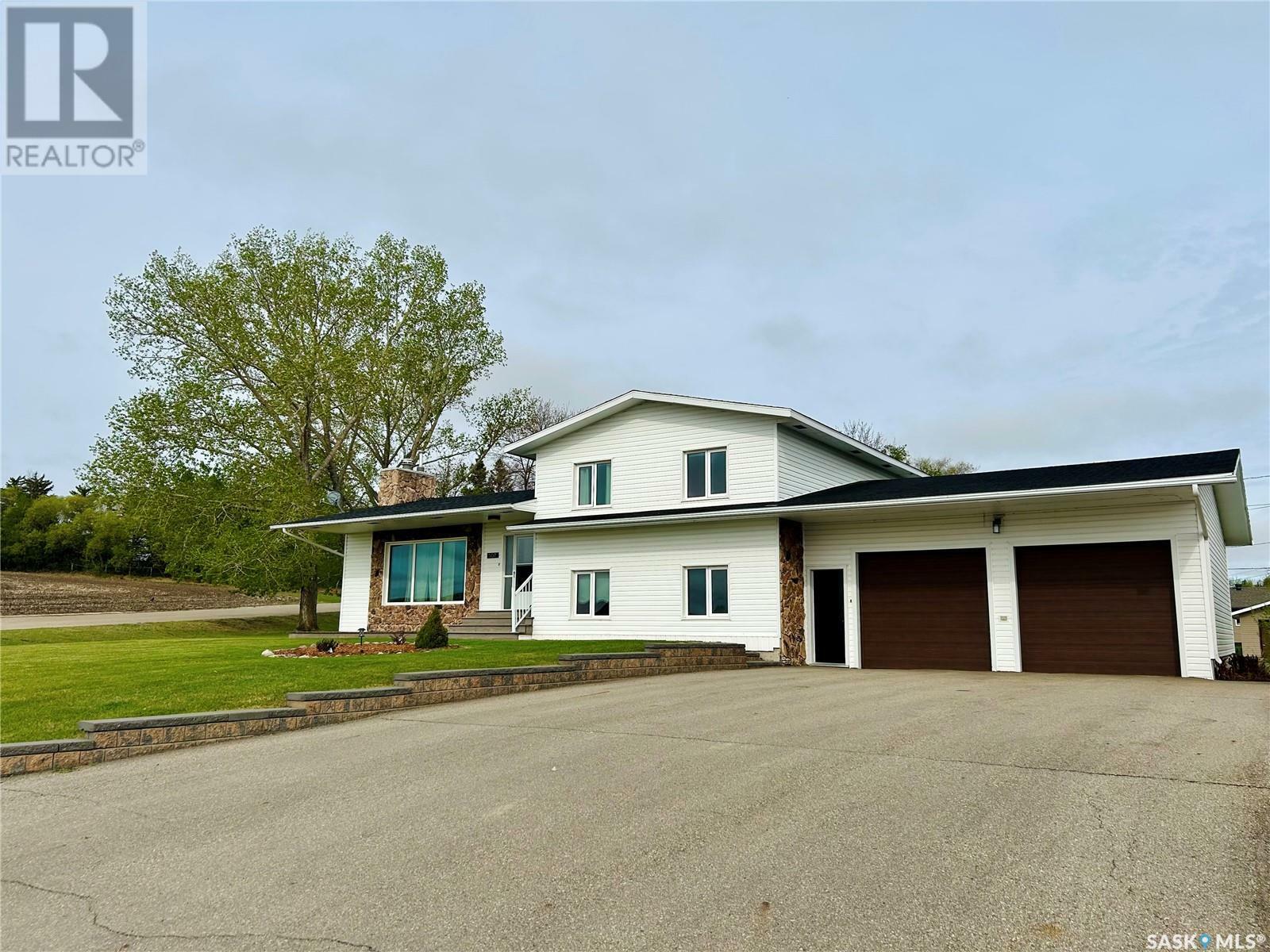 Property Photo: 507 1st Street E SK S0A 1W0