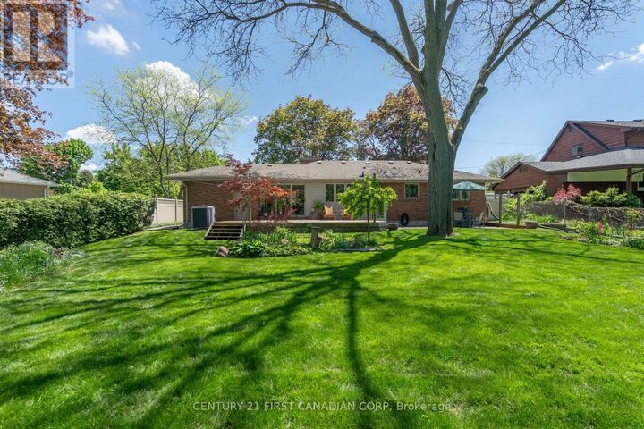 Photo de la propriété: 631 Oakridge Drive East ON N6H 3G3