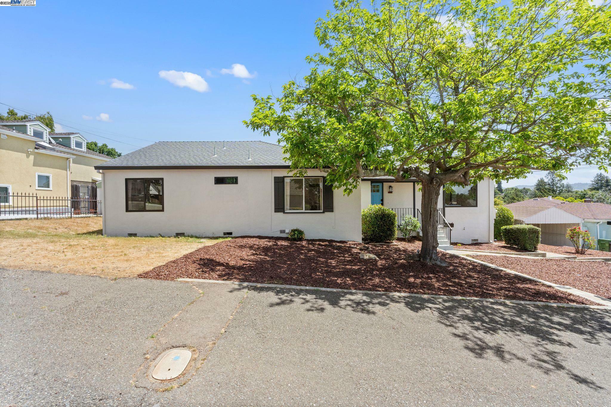 Property Photo: 18878 Brickell Way CA 94546