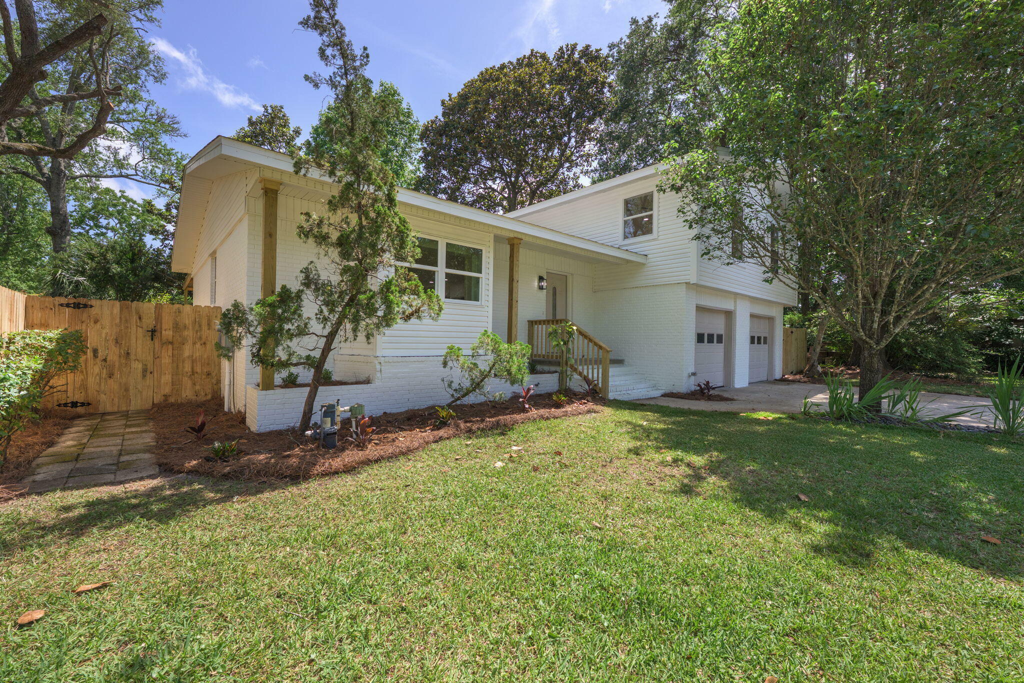 Property Photo: 20 NW Higdon Court FL 32547