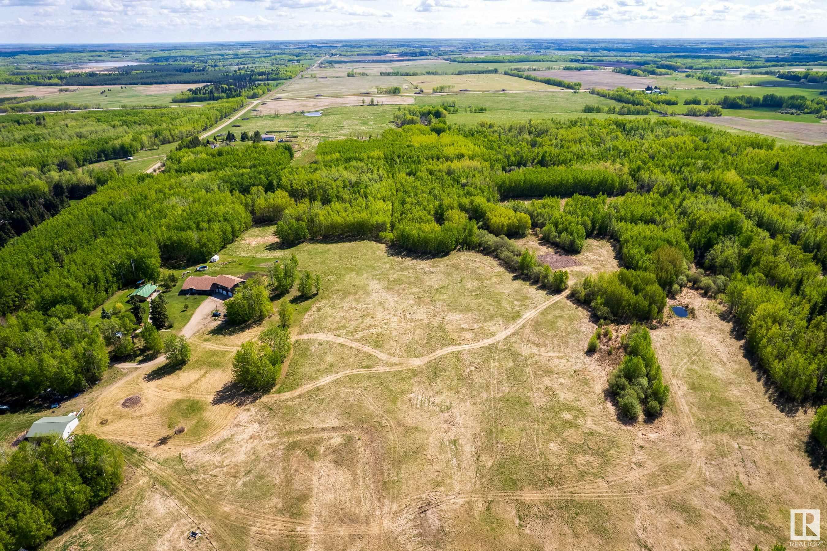 Property Photo: 6521 Twp Rd 554 AB T0E 2A0