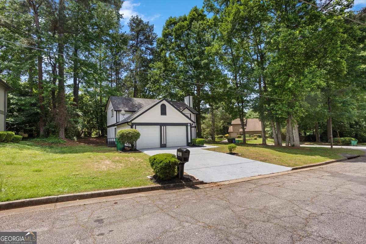 Property Photo: 5383 Biffle Way GA 30088