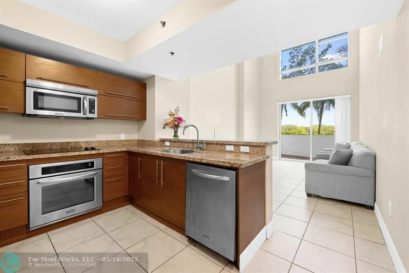 Property Photo: 2641 N Flamingo Rd Th7 FL 33323