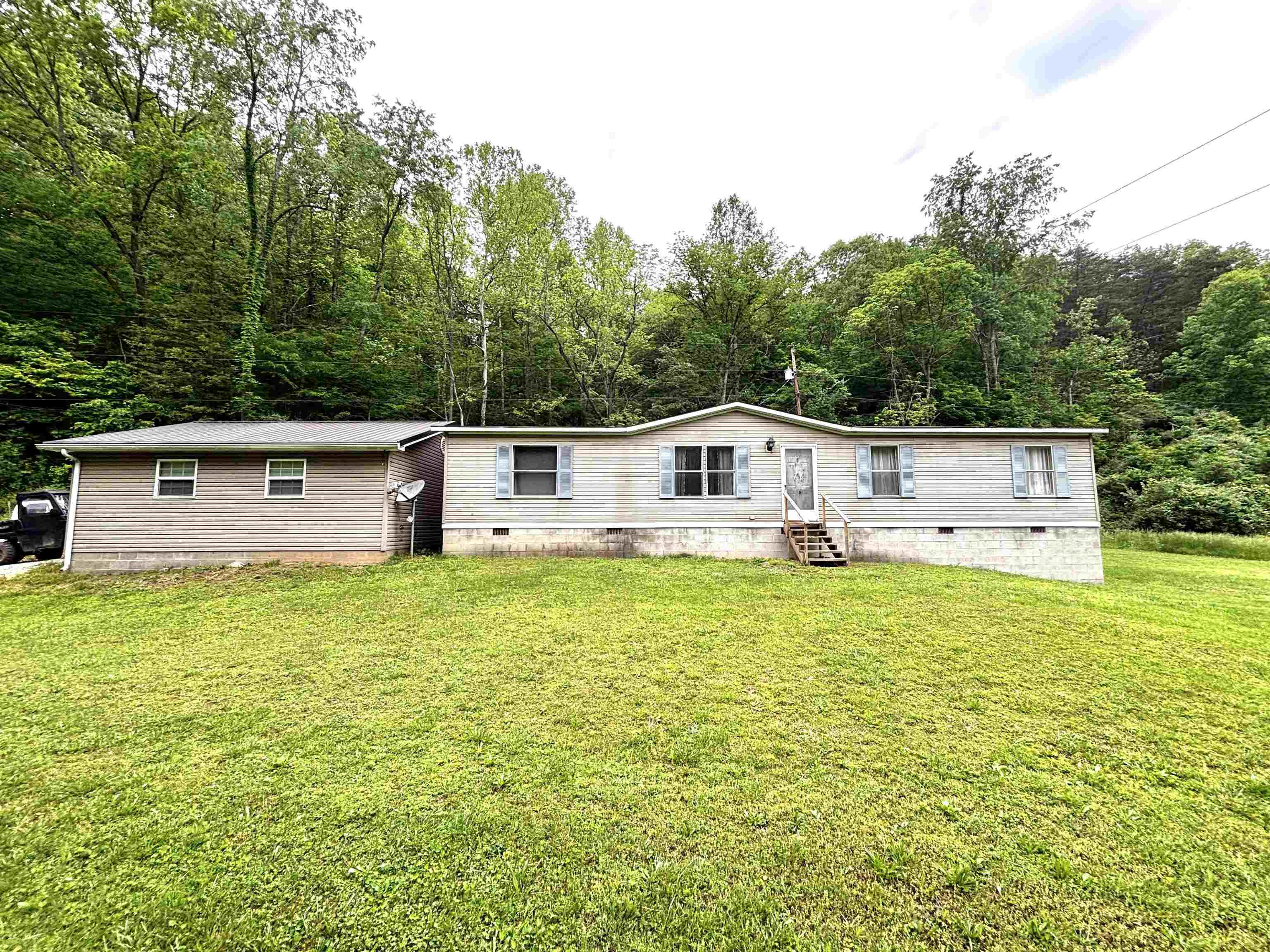 Property Photo: 5879 Hickory Ridge Rd WV 25559