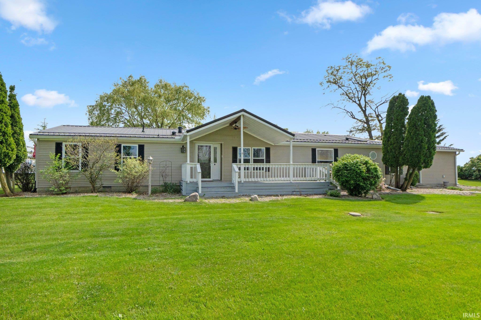 Property Photo: 872 E US 224 IN 46791