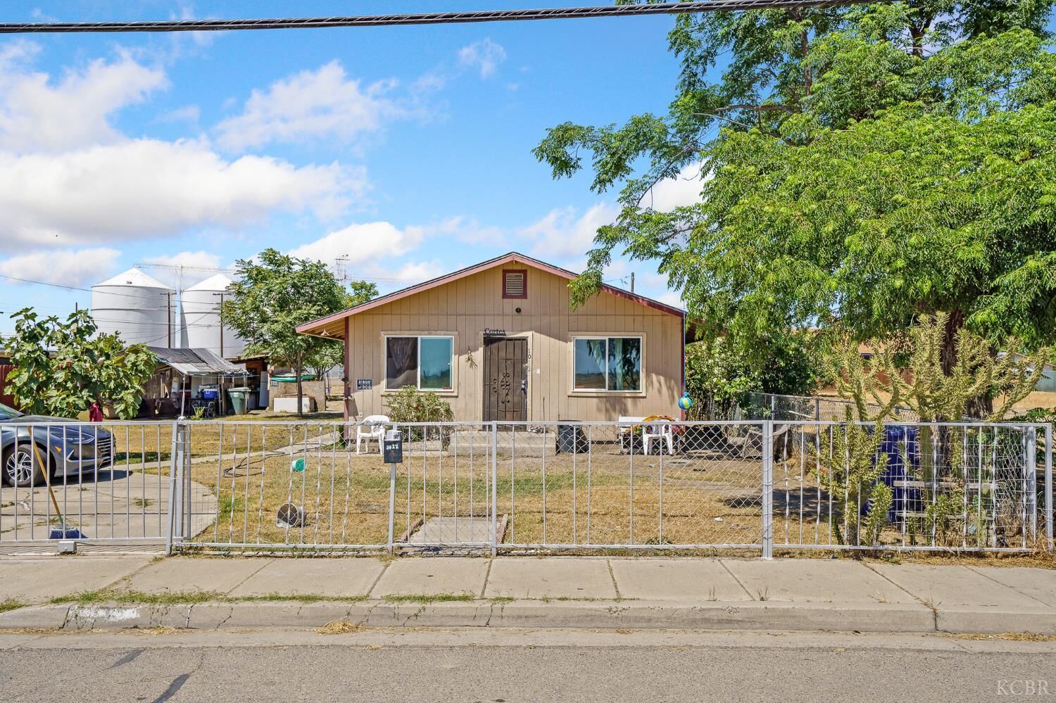 Property Photo: 1012 Pickerell Avenue CA 93212