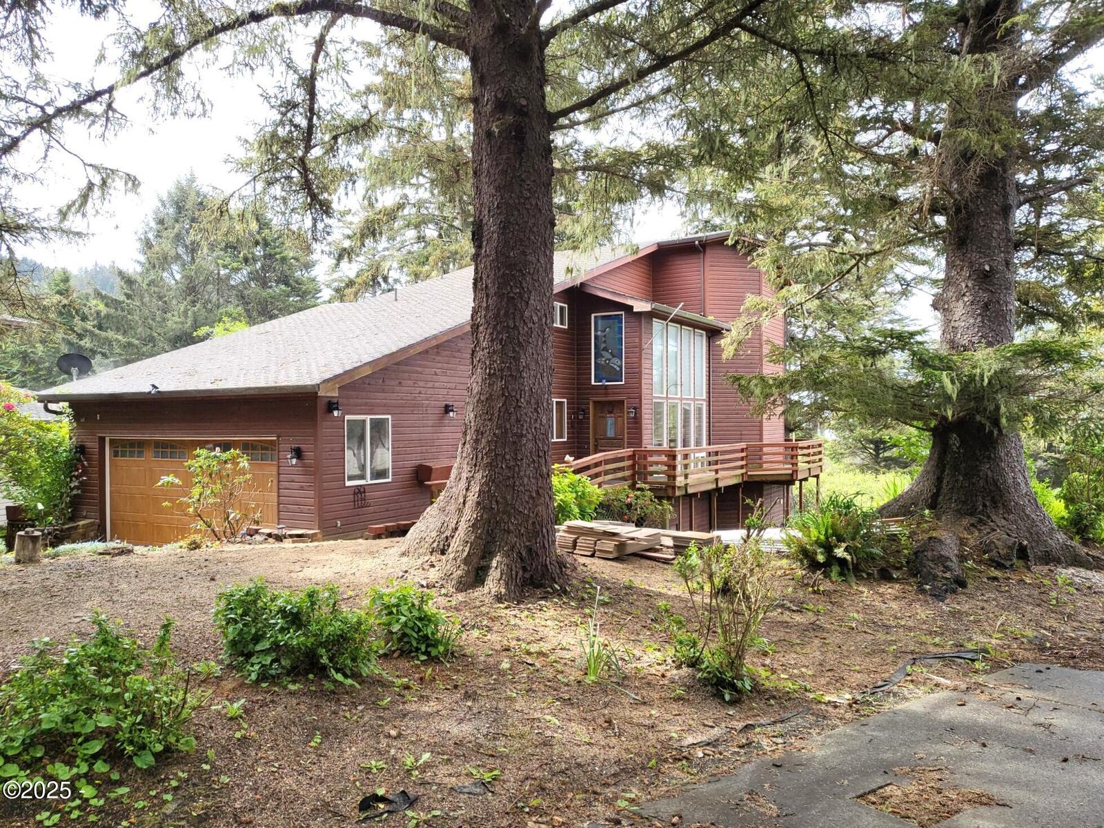 Property Photo: 320 SW Midden Reach OR 97341