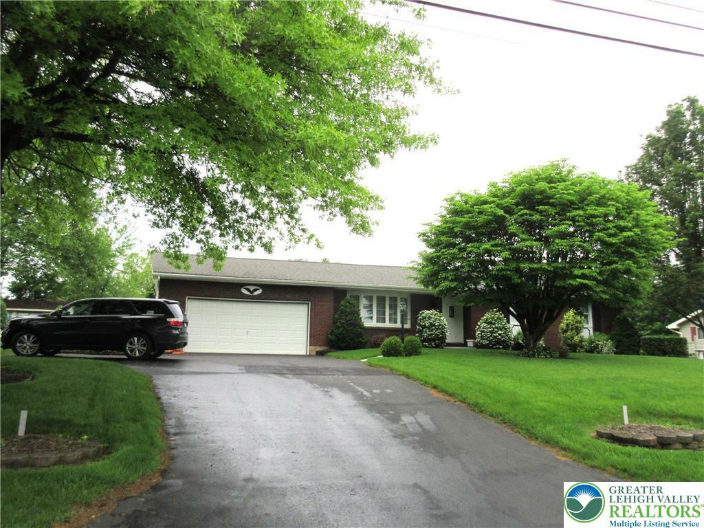 4596 Steuben  Lower Nazareth Twp PA 18020 photo