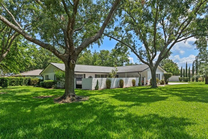 Property Photo:  711 Valencia Court  FL 34787 