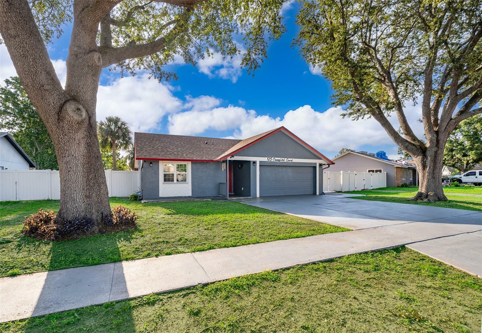 Property Photo: 125 Cranfield Court FL 32835