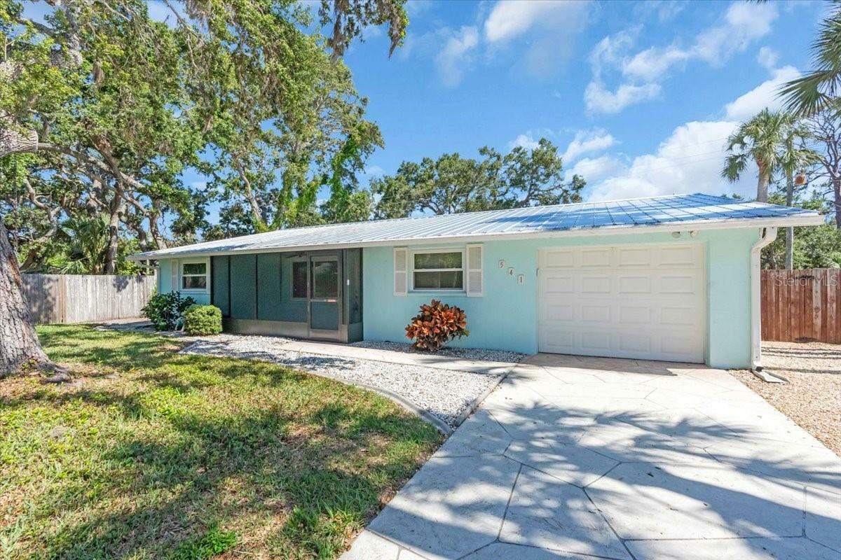 Property Photo: 541 Zephyr Road FL 34293