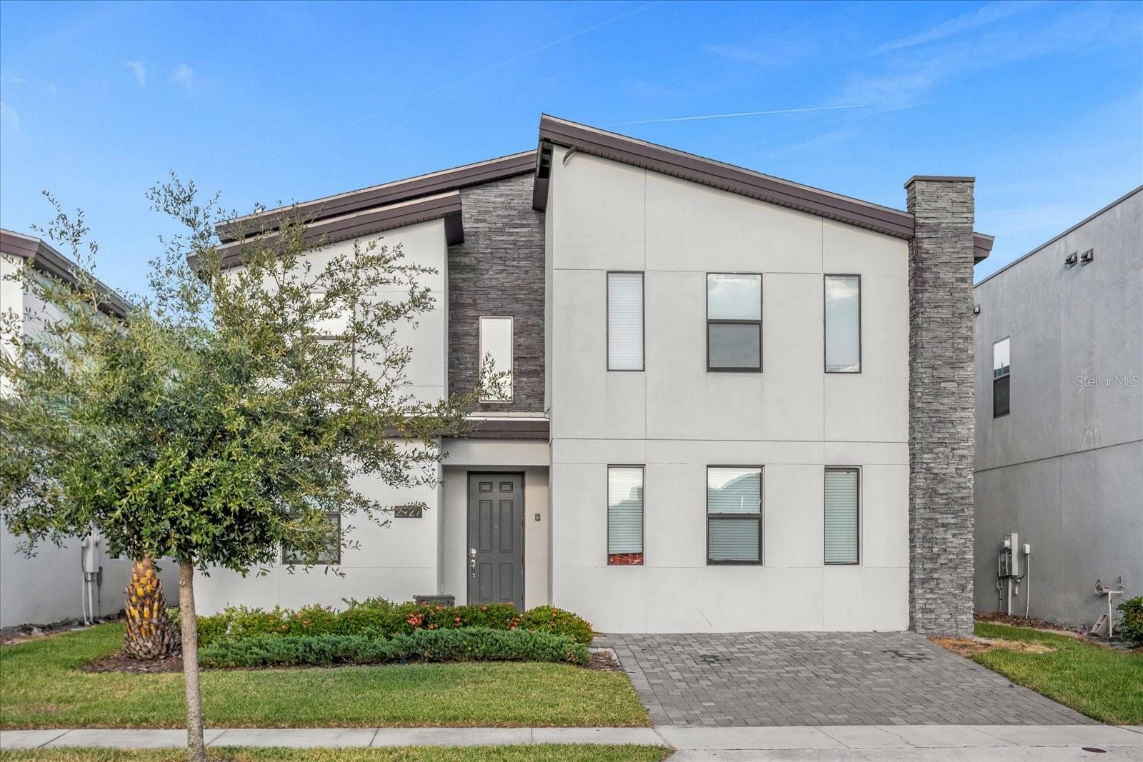 Property Photo: 2927 Fable Street FL 34746