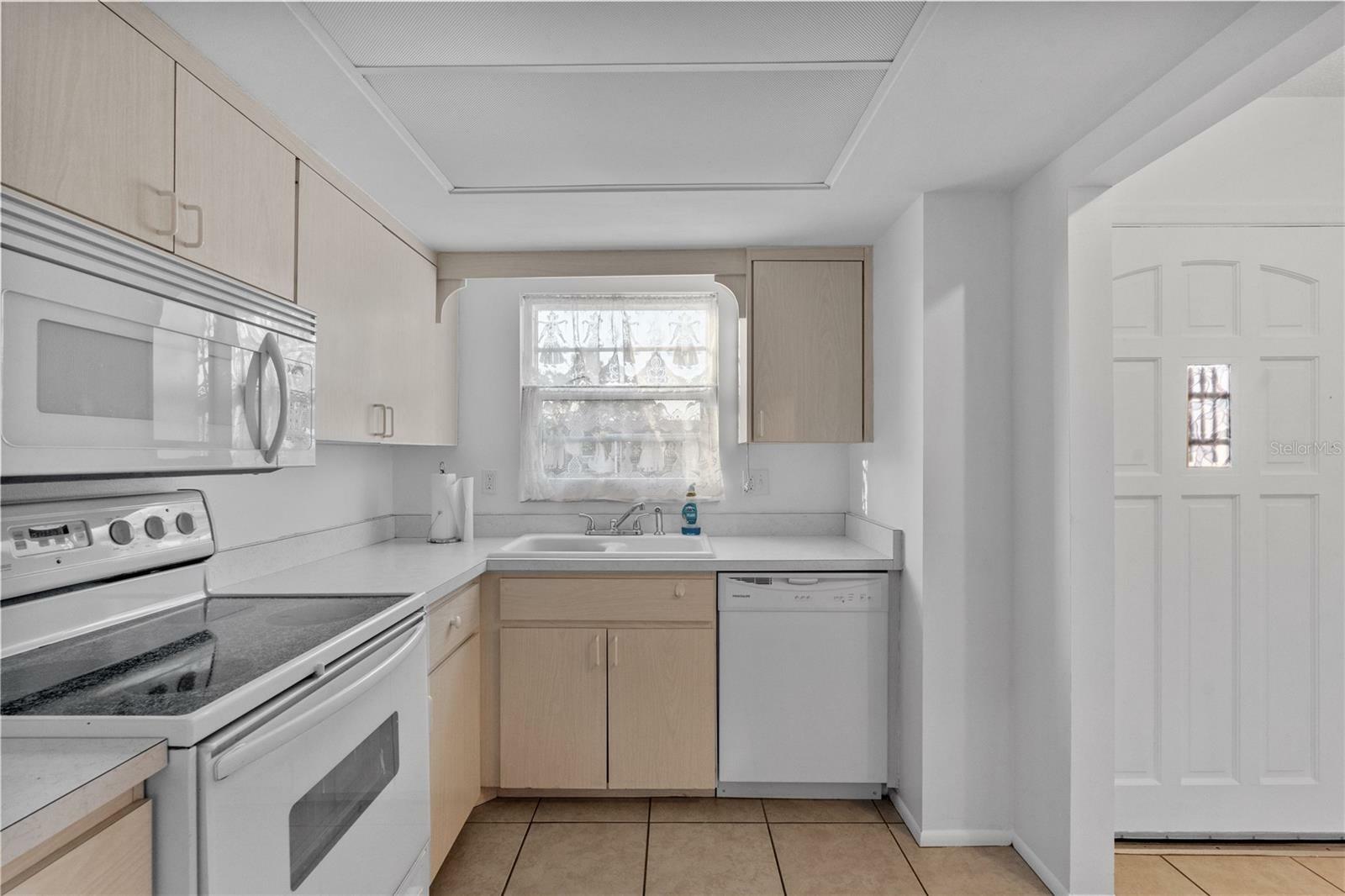 Property Photo: 505 47th Avenue Drive W FL 34207