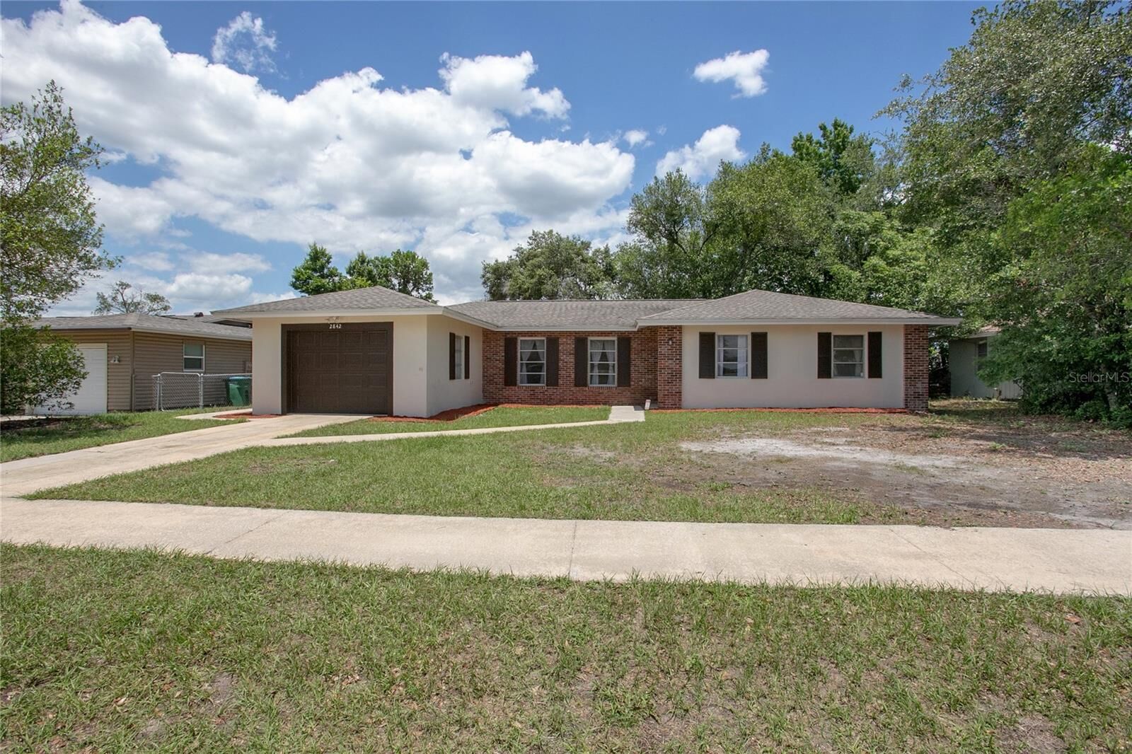 Property Photo: 2842 English Drive FL 32738