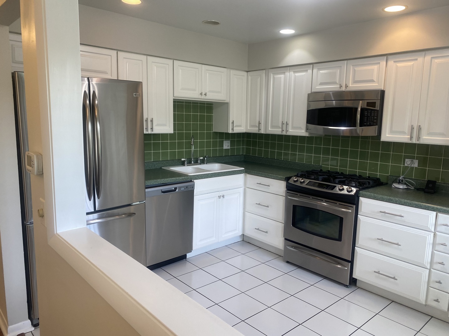 Property Photo: 419 E Valley Lane IL 60004