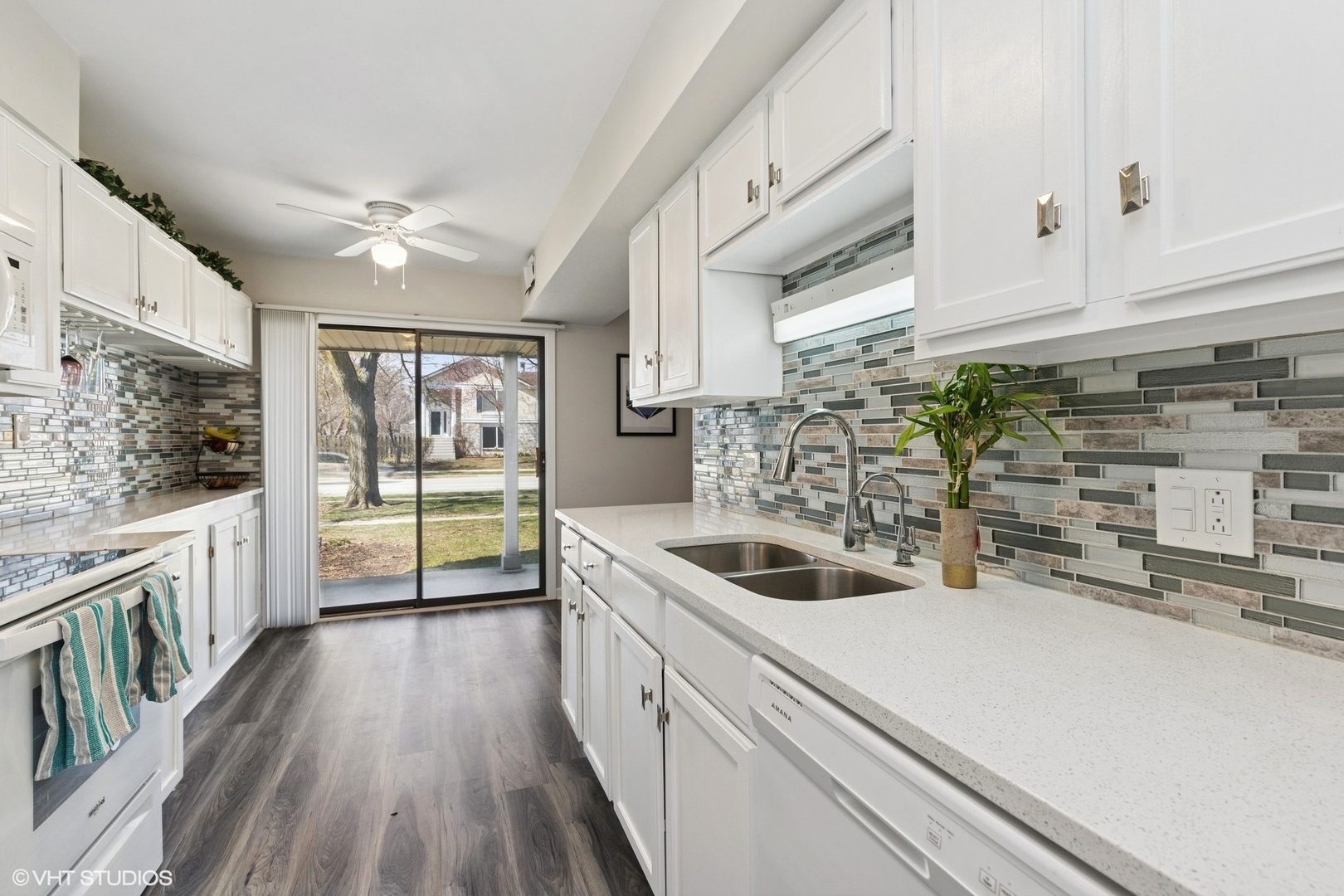 Property Photo: 302 Taylor Court IL 60061