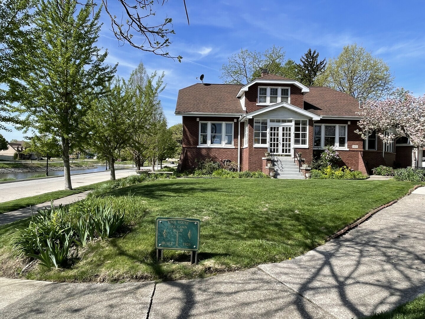 9600 West Shore Drive  Oak Lawn IL 60453 photo