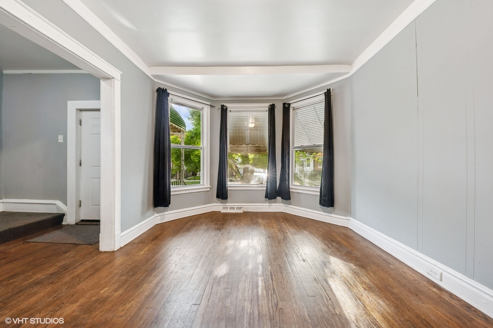 Property Photo: 6945 S Eberhart Avenue IL 60637