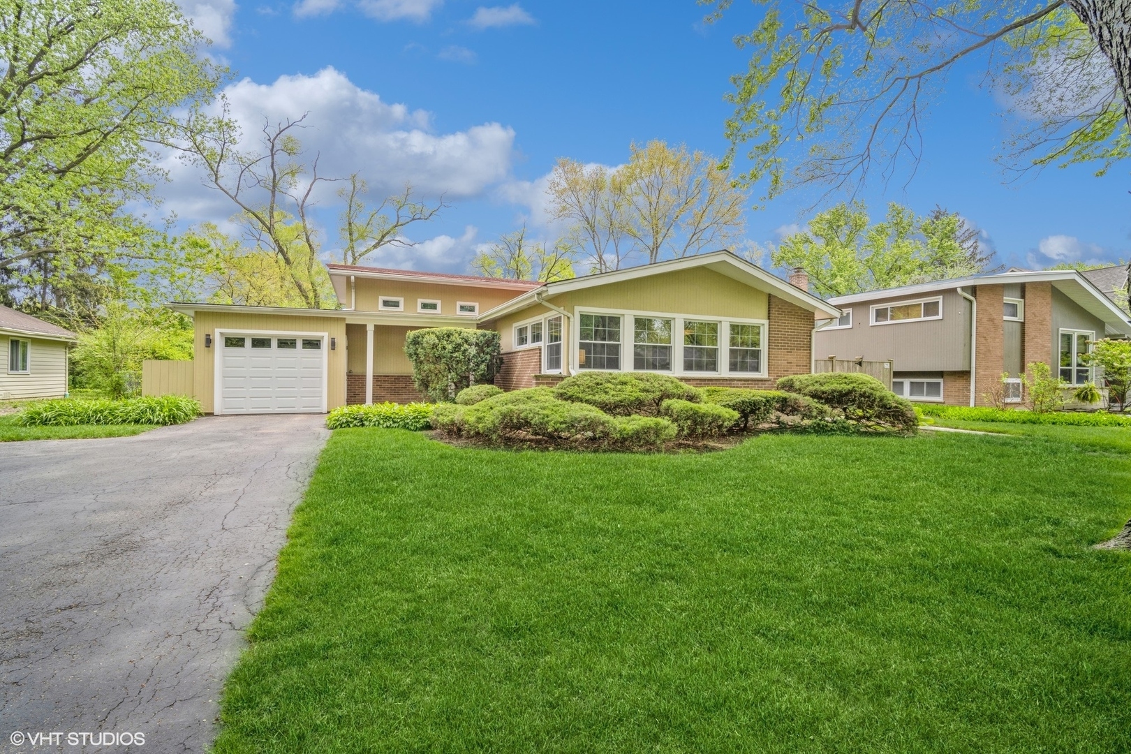 Property Photo: 719 Pine Street IL 60015