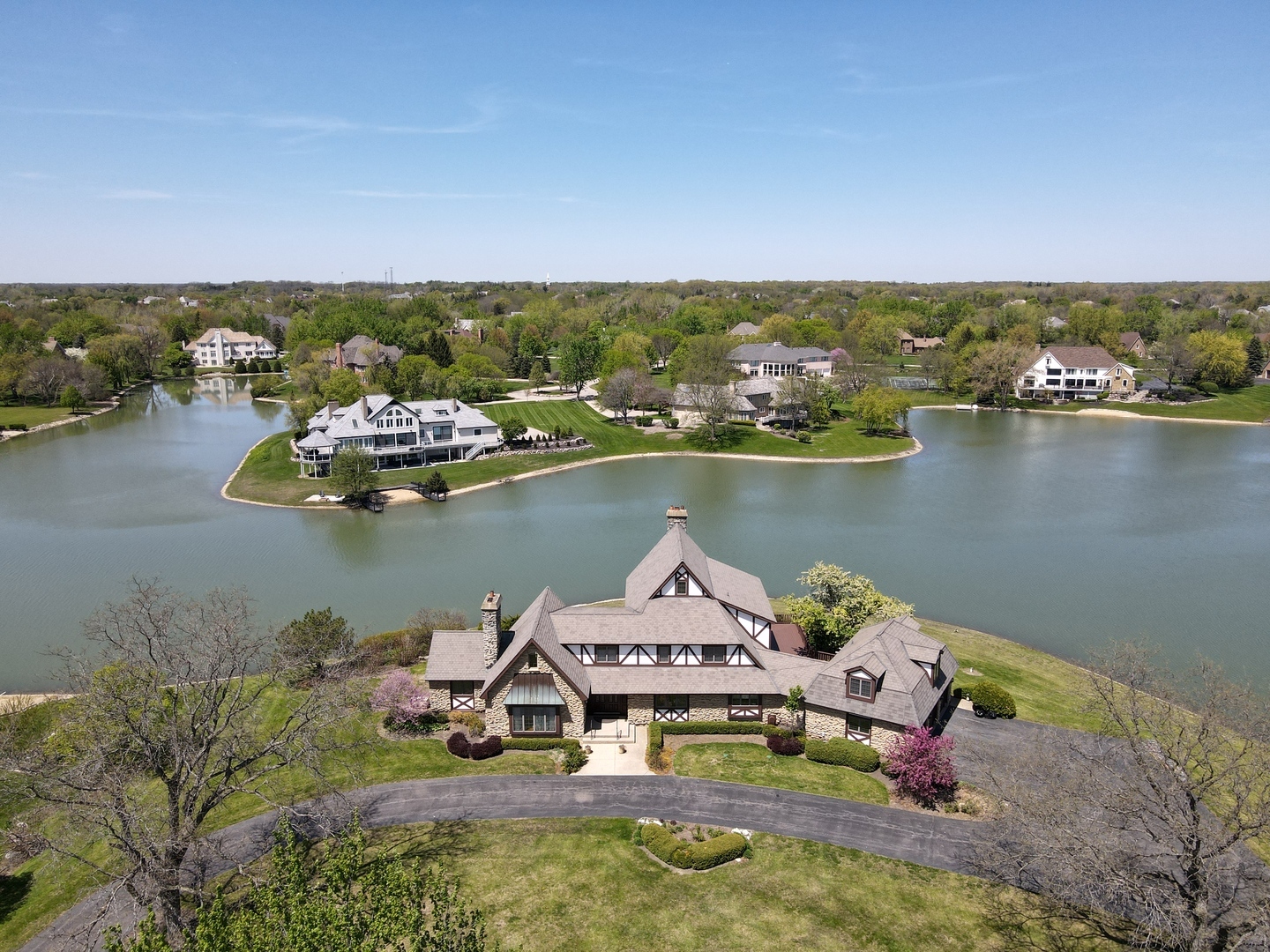 Property Photo: 10 Shoreside Drive IL 60010