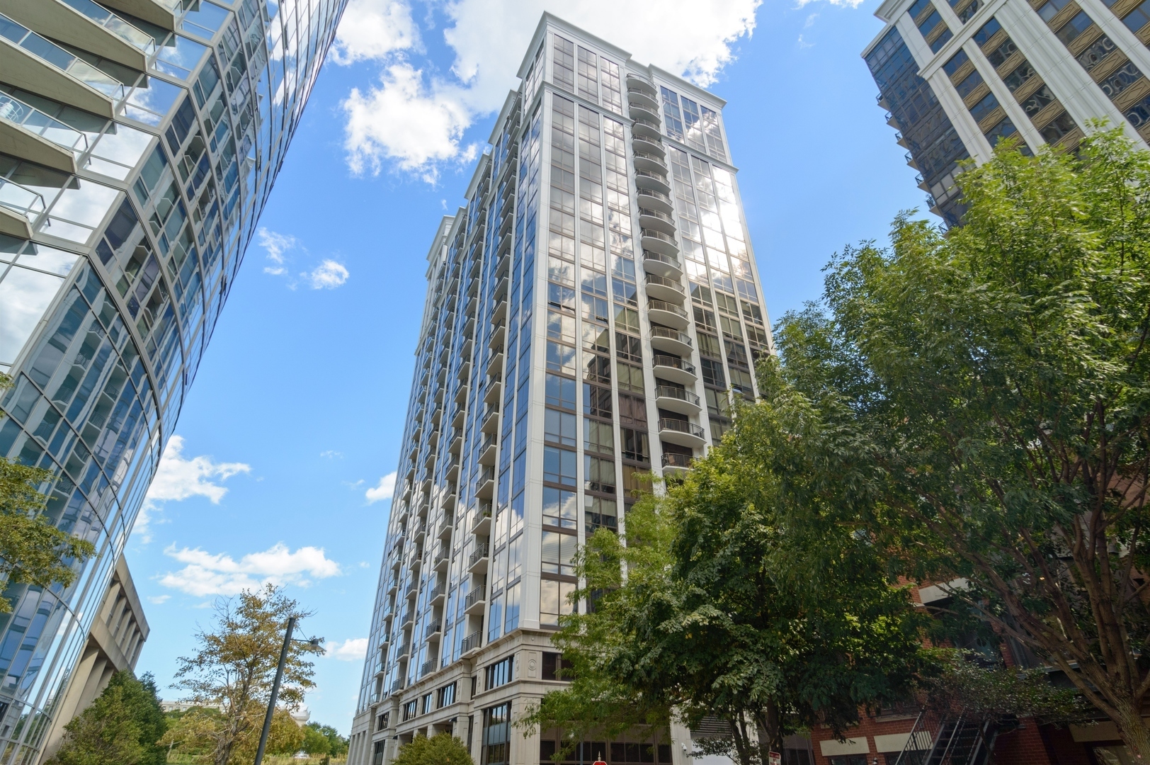 Property Photo: 233 E 13th Street 701 IL 60605
