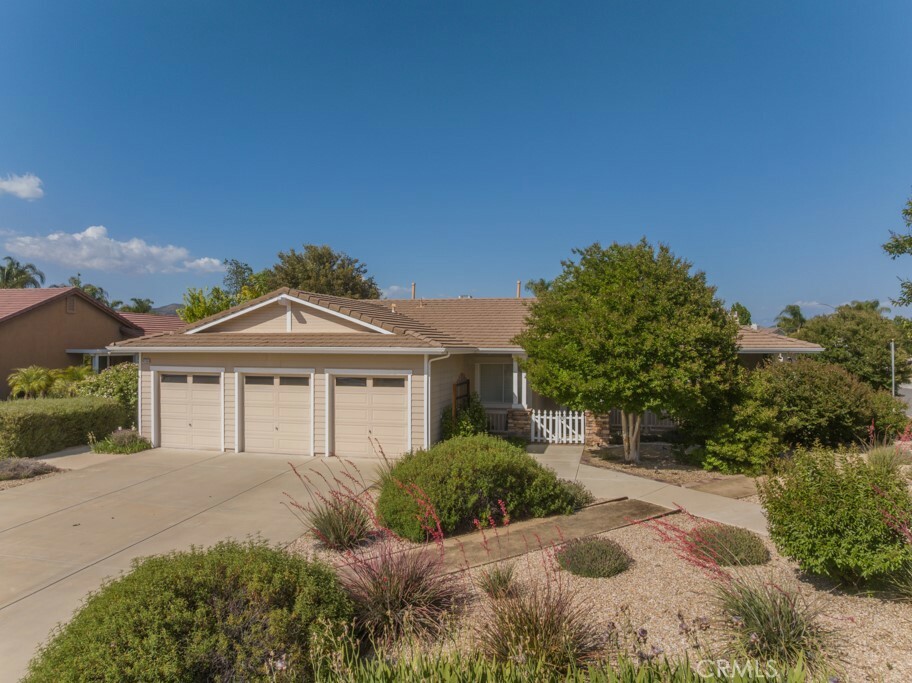 Property Photo: 42133 Wagon Wheel Lane CA 92562