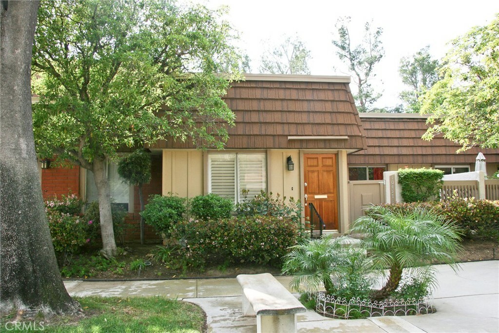 10457 Larwin Avenue 5  Chatsworth CA 91311 photo