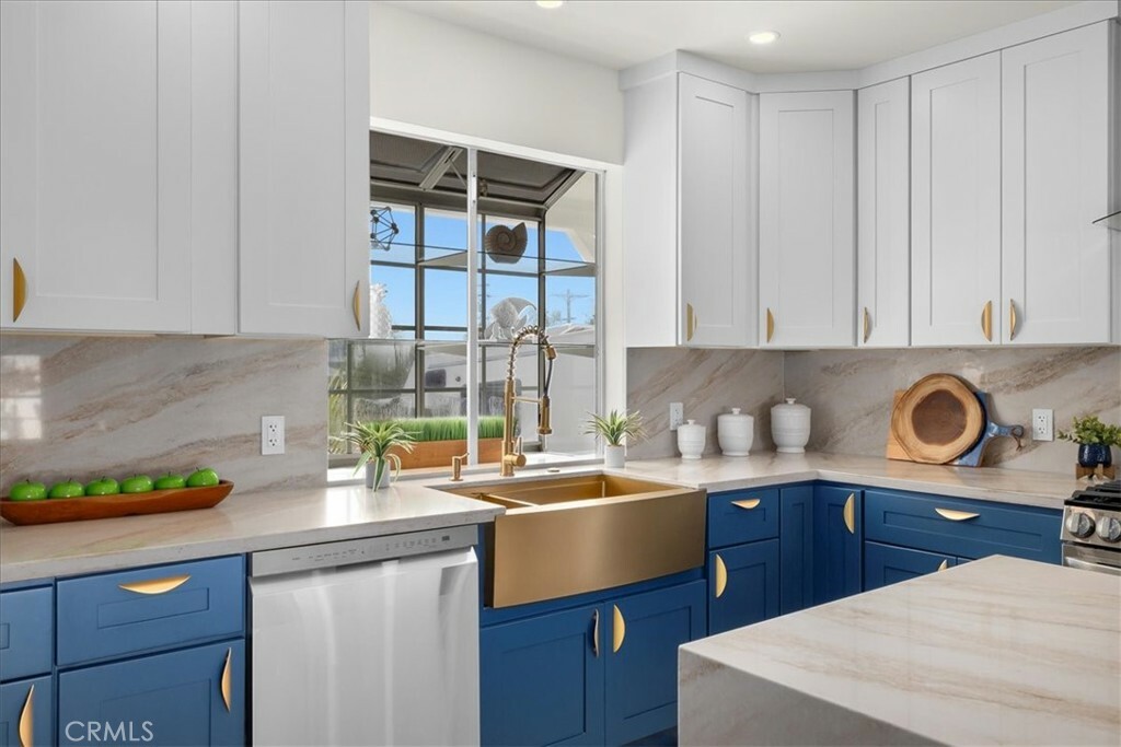 Property Photo:  1103 Eriel Avenue  CA 90503 