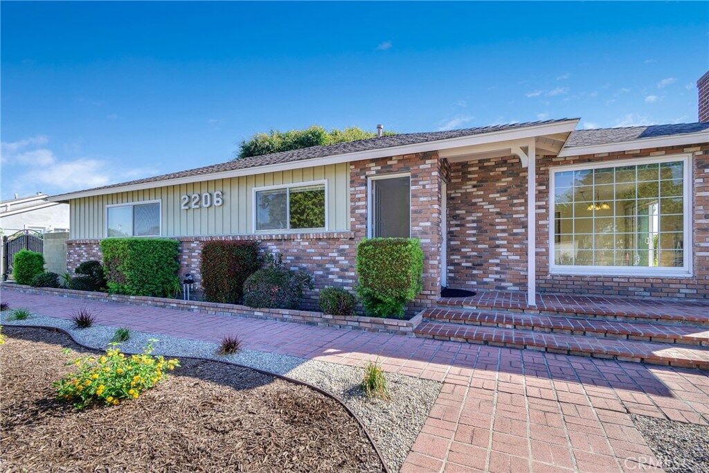 Property Photo: 2206 Radnor Avenue CA 90815