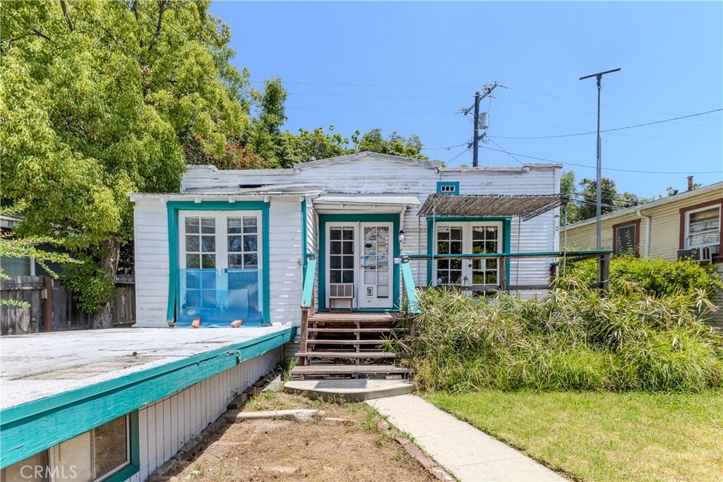 Property Photo:  2834 Delevan Drive  CA 90065 