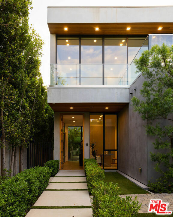 Property Photo: 633 N Crescent Heights Boulevard CA 90048