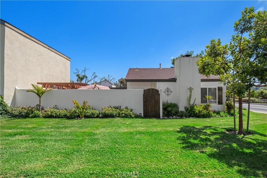 Property Photo: 27601 Calle Arroyo CA 92675