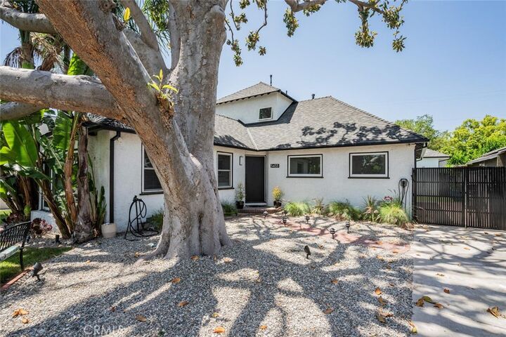 Property Photo: 5433 Morella Avenue CA 91607