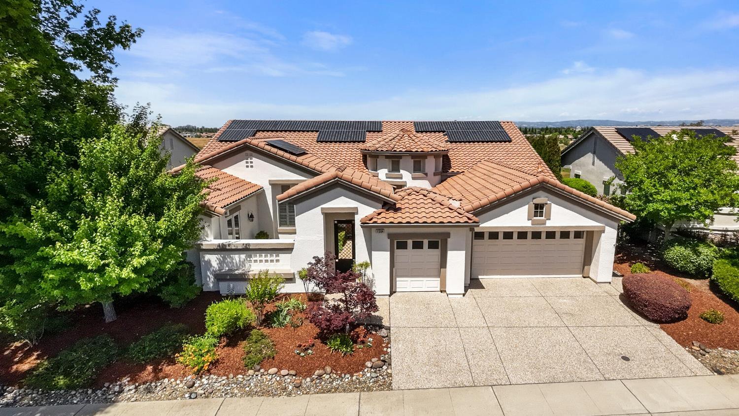 Property Photo:  1584 Summerhill Lane  CA 95648 