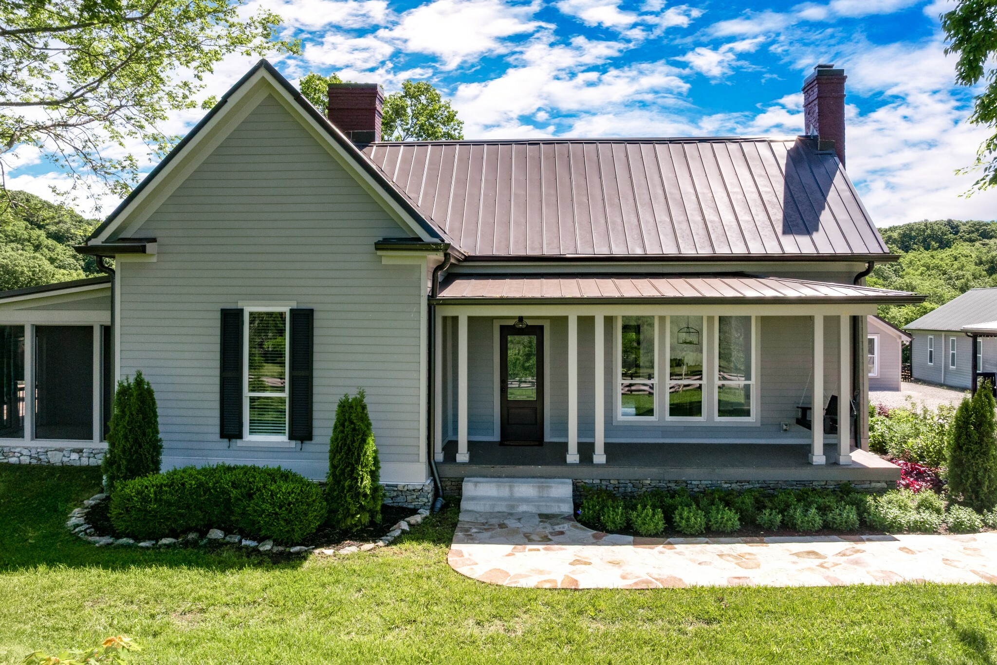 Property Photo: 1990 Dr Robinson Rd TN 37174