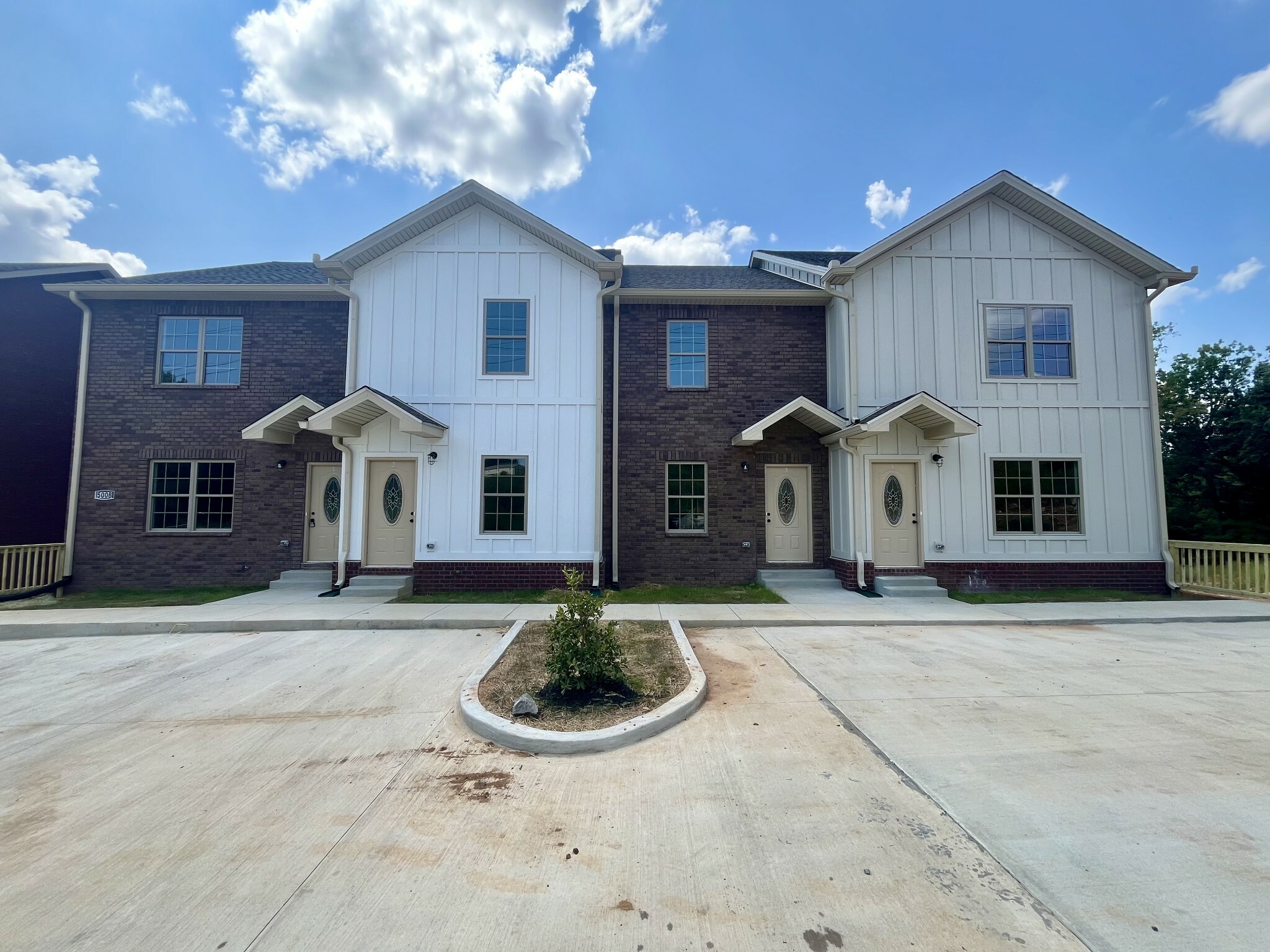 Property Photo: 500 Peachers Mill Rd B3 TN 37042