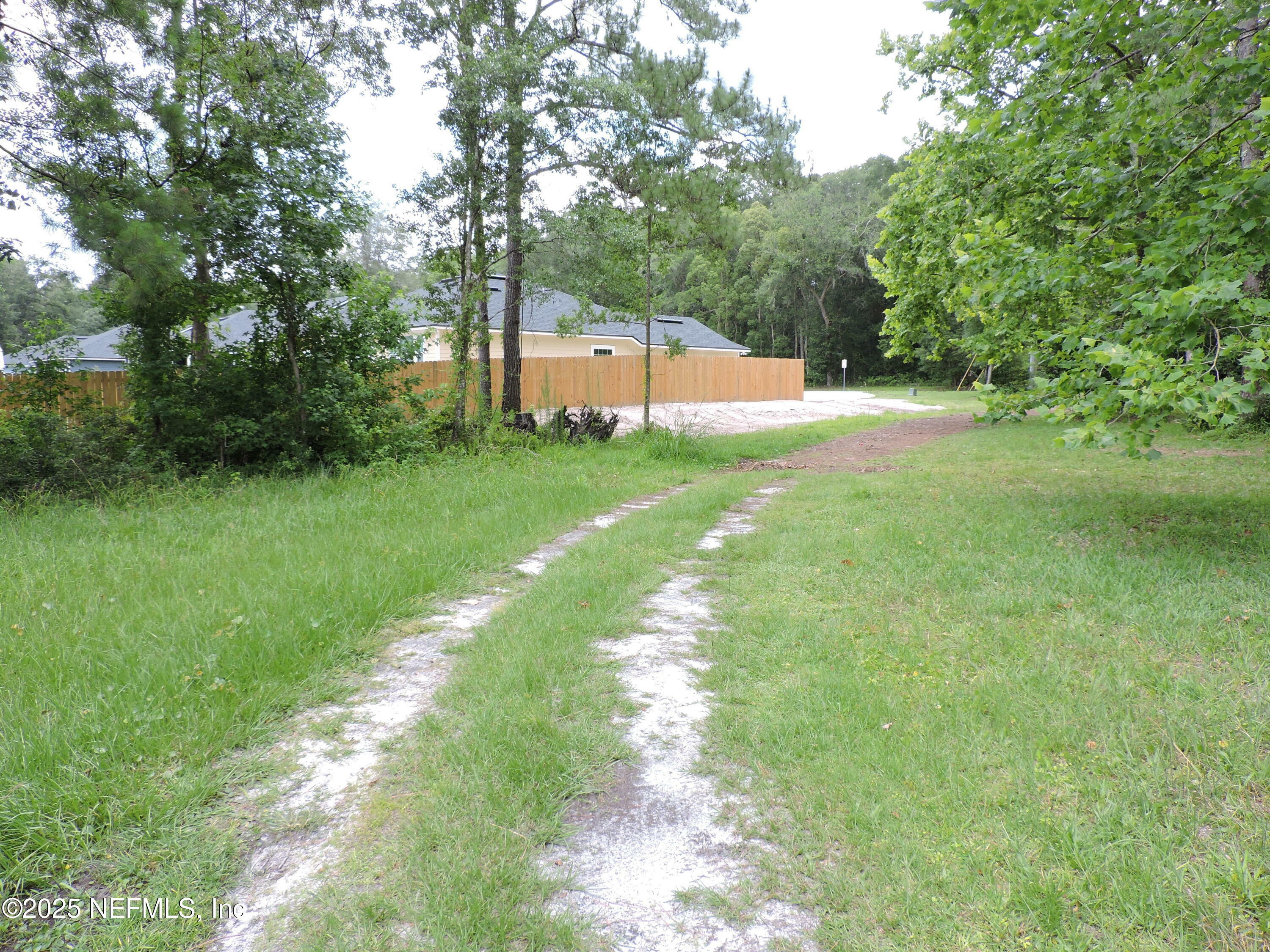 Property Photo: 100 El Dorado Drive FL 32043
