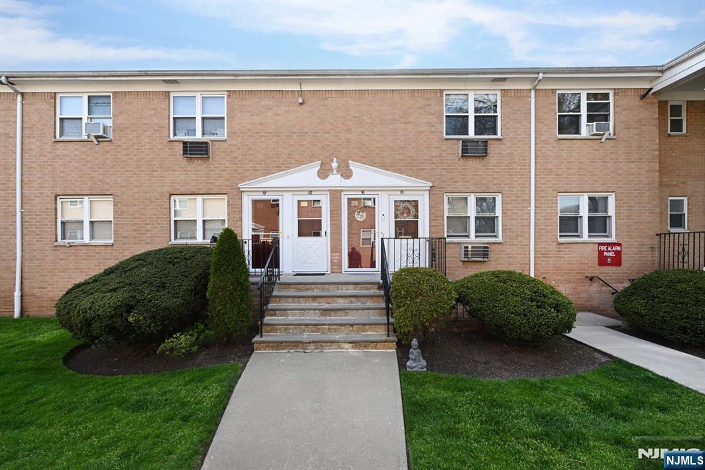 Property Photo:  725 Joralemon 16  NJ 07109 