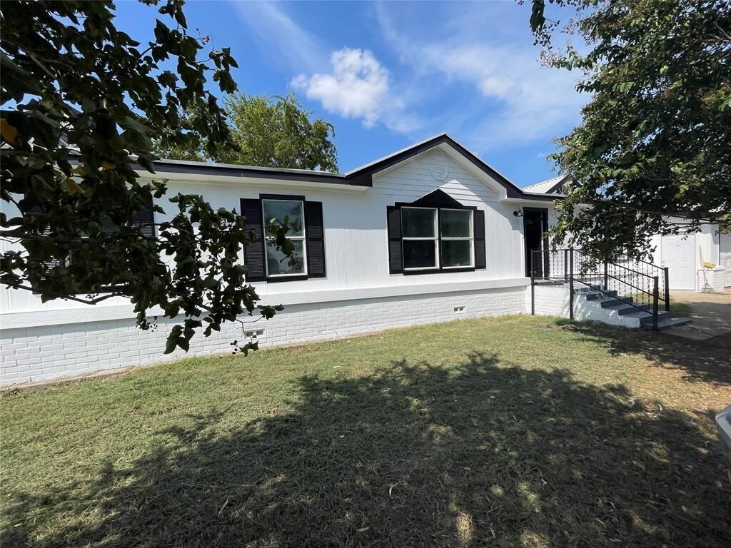 Property Photo: 8509 Open Sky Court TX 76009