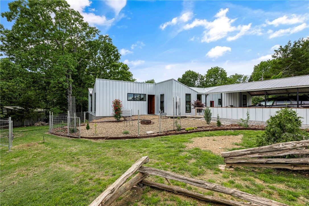 Property Photo: 13103 Rosario Road AR 72732