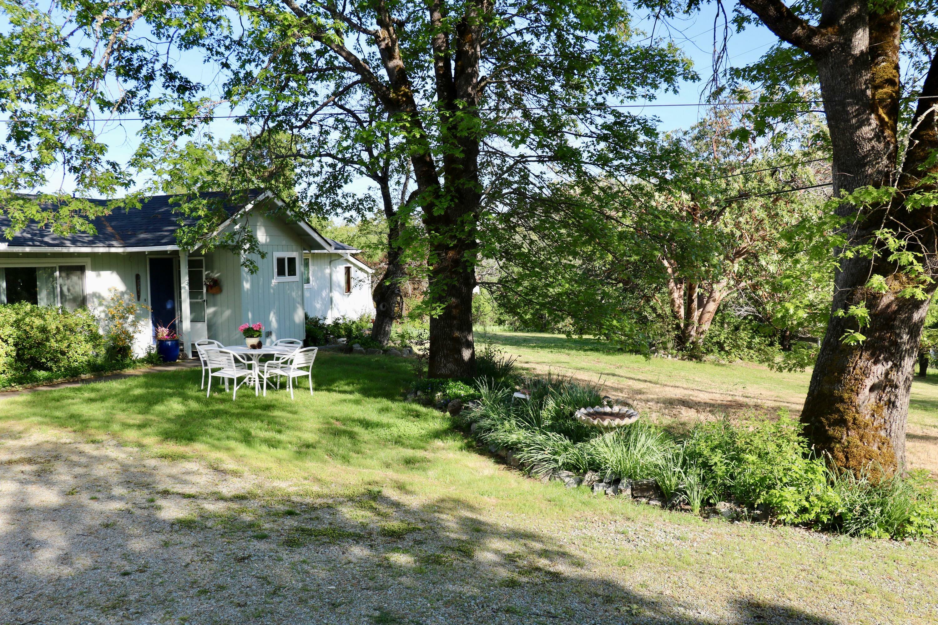 Property Photo: 5072 Old Stage Road OR 97502