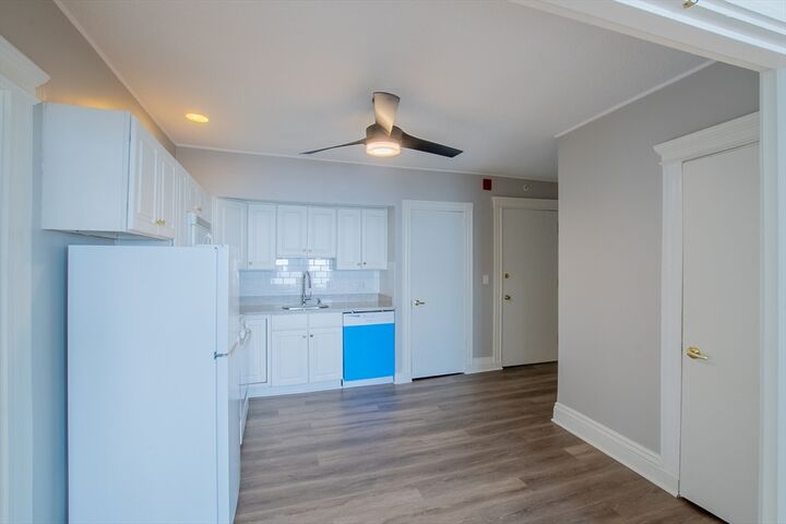 Property Photo:  285 Lynn Shore Dr 302  MA 01902 